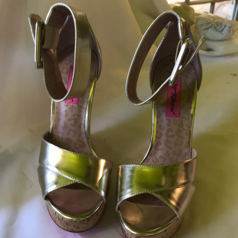 Betsy Johnson wedges 7 - Picture 3 of 8